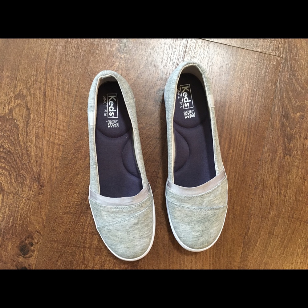 Nice, comfy shoes! I wore them once but my feet are just too wide for them. - Picture 2 of 6